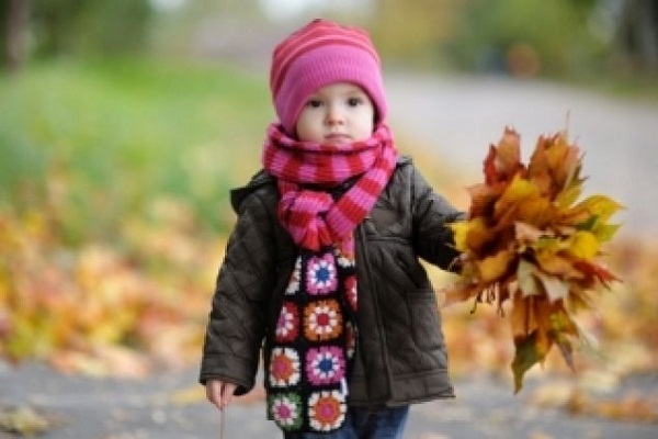 Как одевать ребенка осенью